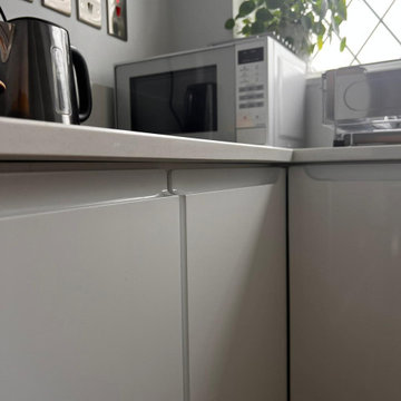 The Groby Kitchen - Goscote MTM Europe J Pull in White Gloss