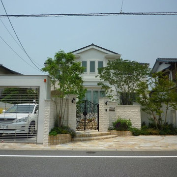 白い邸宅のエクステリア