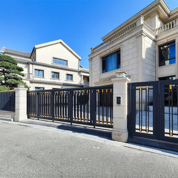 The beauty of the Stand erect series fences and courtyard gate