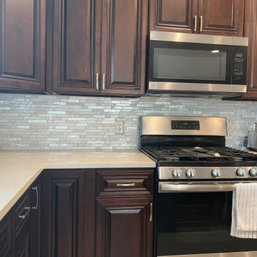 KITCHEN - Backsplash - Linear Mosaic Glass Clear and Gray Tones
