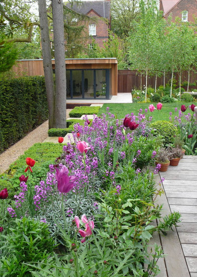Современный Сад by London Garden Designer