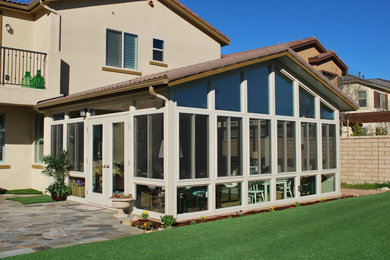 Example of a sunroom design in San Diego