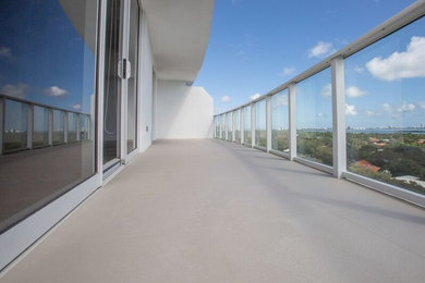 Trendy balcony photo in Miami