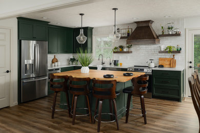 Kitchen - transitional kitchen idea in Louisville
