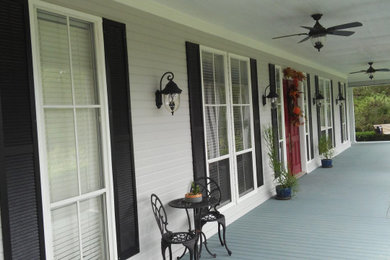 Example of an exterior home design in New Orleans