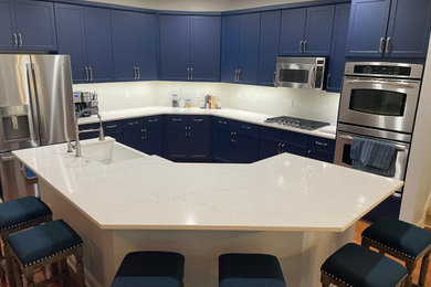 Eat-in kitchen - mid-sized transitional u-shaped eat-in kitchen idea in Charleston with shaker cabinets, blue cabinets, quartz countertops and an island