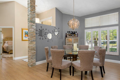 Example of a dining room design in Orlando