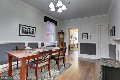Dining room - dining room idea in DC Metro