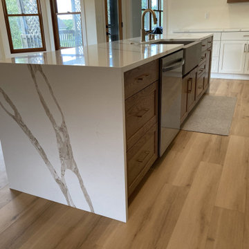 Contemporary Kitchen Remodel Done in a Two-Tone Color