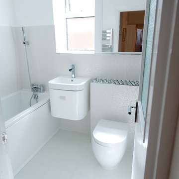 Pimlico SW1V: Classic White Bathrooms