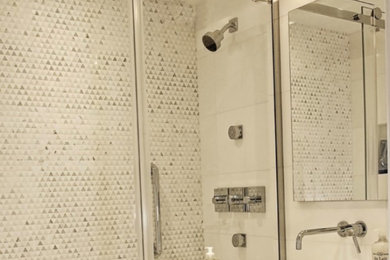 Bathroom - contemporary bathroom idea in New York