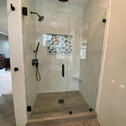 Pinabete - Carlsbad - Shower Doors