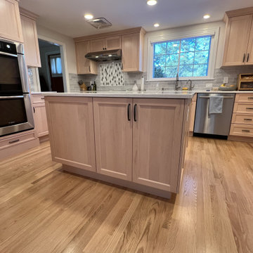 6612 - Bianco Breeze: Transforming with Quartz & Maple