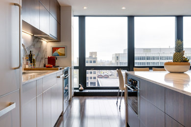 Trendy kitchen photo in Montreal