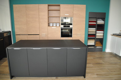 Photo of a contemporary kitchen in Brest.