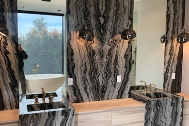 Example of a transitional bathroom design in Los Angeles