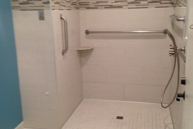 Minimalist bathroom photo in San Diego