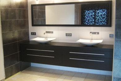 Inspiration pour une salle de bain design.
