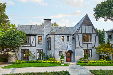 Mid-sized traditional two-storey grey house exterior in Dallas with a shingle roof and a gable roof.