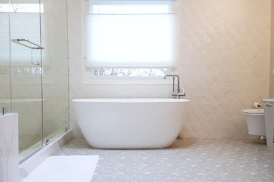 Minimalist bathroom photo in Los Angeles