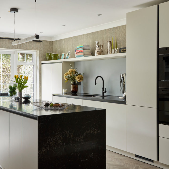 75 Beautiful Cream and Black Kitchen Ideas and Designs - February 2026 ...
