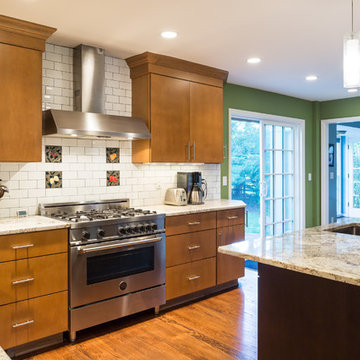 Slab Maple Chestnut Kitchen with Cafe Noir Island (Hoffsis)