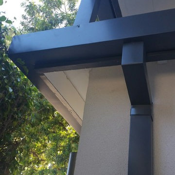 4 inch wide Box Gutters in Santa Monica, Modern