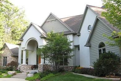 Mid-sized elegant white two-story mixed siding house exterior photo in Grand Rapids with a hip roof and a shingle roof