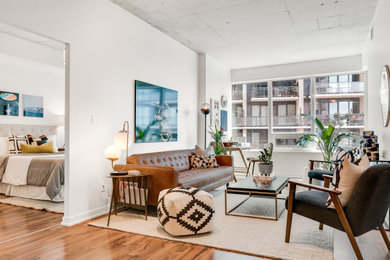 Example of a living room design in Toronto