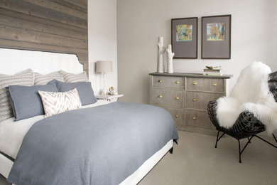 Inspiration for a large transitional guest bedroom in Atlanta with grey walls, carpet and no fireplace.