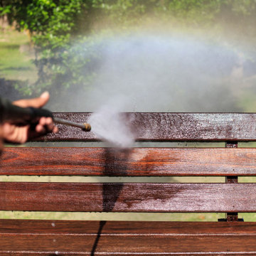 Wooden deck - cleaning with high pressure