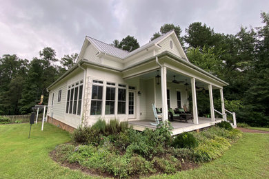 Example of a country home design design in Richmond