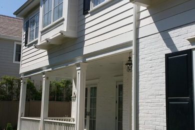 Example of a classic entryway design in Los Angeles