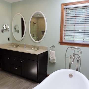 Transitional Bath + Clawfoot Tub