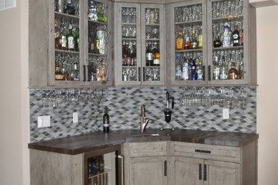 Transitional home bar photo in Philadelphia