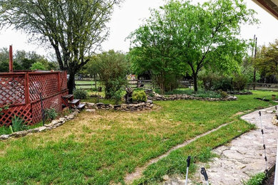 Design ideas for a rustic landscaping in Las Vegas.