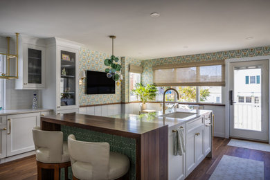 Kitchen - transitional kitchen idea in Philadelphia