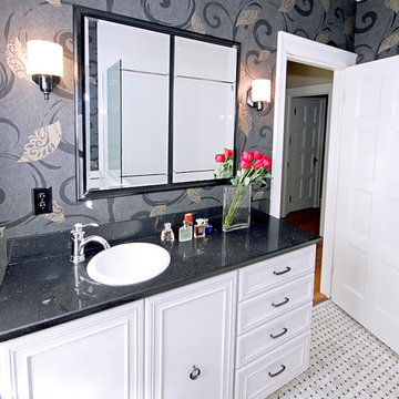 Black & White Bath