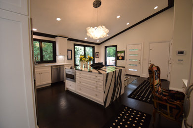 Example of a minimalist kitchen design in Columbus