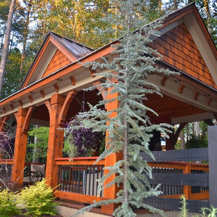 アトランタの大きいラスティックスタイルのおしゃれなプール (砂利舗装) の写真