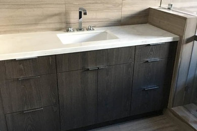 Example of a classic bathroom design in Los Angeles