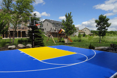 This is an example of a mid-sized backyard outdoor sport court in Kansas City.