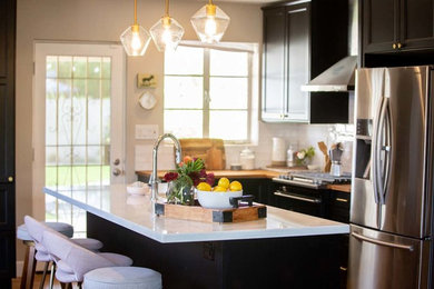 Kitchen - mid-century modern kitchen idea in Phoenix