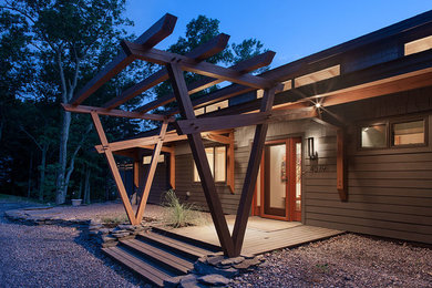 Example of a minimalist entryway design in New York