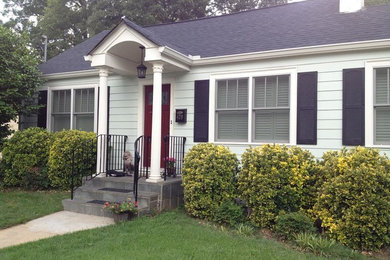 Inspiration for a mid-sized timeless white one-story wood exterior home remodel in Atlanta with a shingle roof