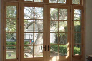 Example of an entryway design in Santa Barbara