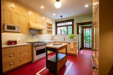Inspiration for a mid-sized craftsman home design remodel in San Francisco
