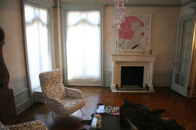 Living room - living room idea in New York