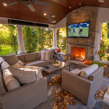 Patio & outdoor kitchen