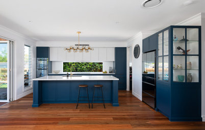 Room of the Week: A Contemporary Hamptons-Style Kitchen in Blue
